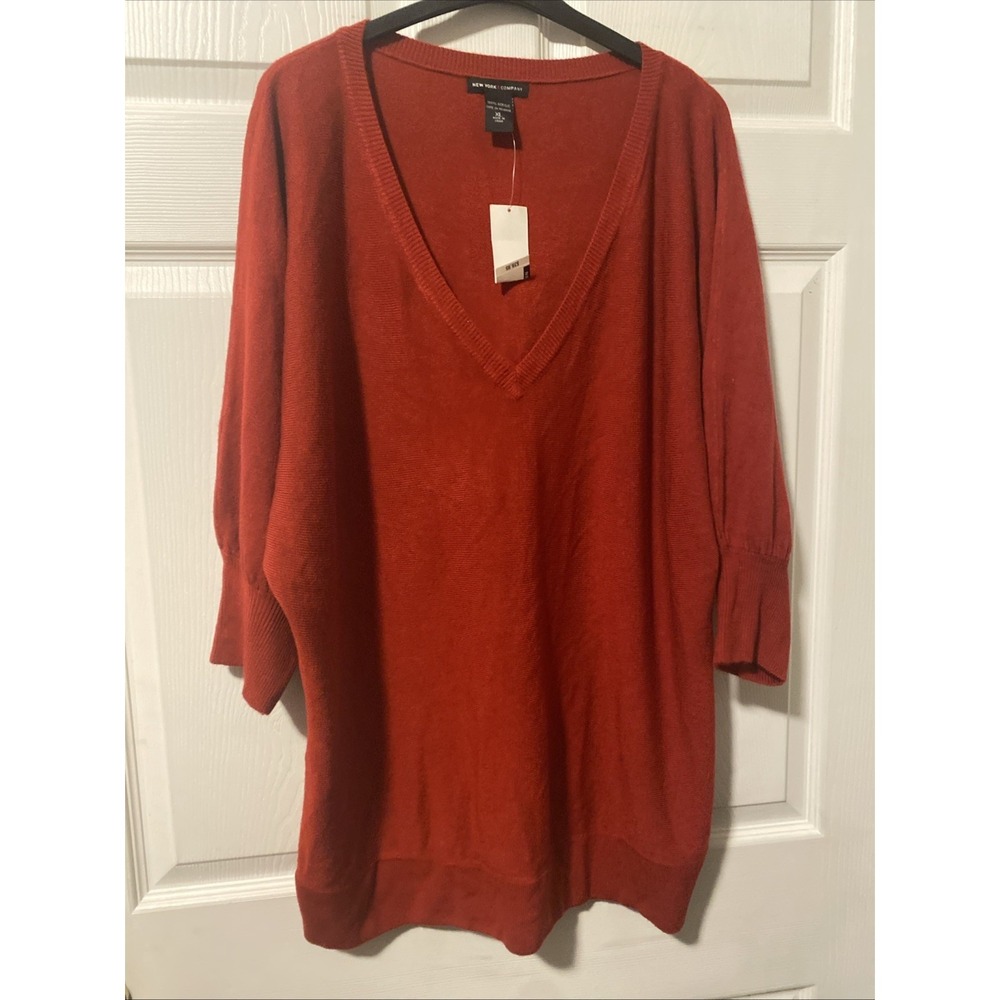 New York & Company Red V Neck Short Sleeve Sweater - Sz XL